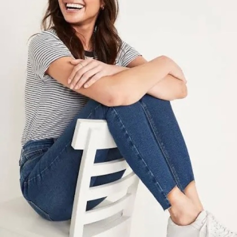 ON | Rockstar Super Skinny Shark Bite Ankle Dark Wash Soft Skinny Jeans